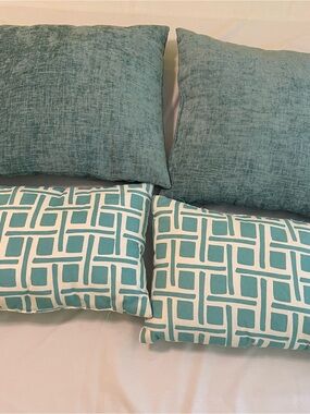 4 PCS Soft Throw Pillows for Sofa or Bed, Turquoise and White, Home Decor